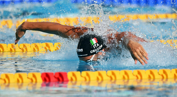 Europei di nuoto, è una grande Italia: cinque medaglie d'oro in un giorno. Storica doppietta nei 100 rana