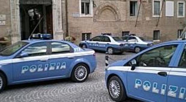 Macerata, la polizia trova i gioielli rubati dai ladri nei colpi nelle case Macerata, la polizia trova i gioielli rubati dai ladri nei colpi nelle case