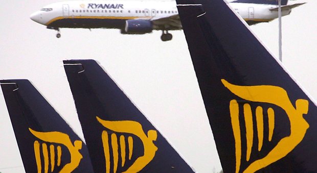 Ryanair e i voli cancellati, esposto alle procure: "Disagi enormi, è una truffa"