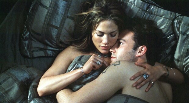 Jennifer Lopez e Ben Affleck in una scena del film " Amore estremo " di Martin Brest.