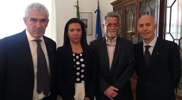 Il senatore Casini con i due parlamentari venezuelani