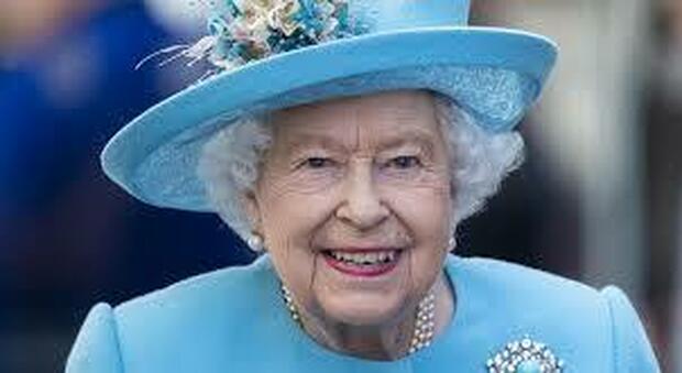 Regina Elisabetta, l'incredibile divieto a palazzo: «La detesta»