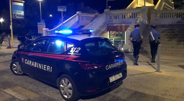 I carabinieri impegnati nel controllo la notte di venerdì a Palombina Nuova I carabinieri impegnati nel controllo la notte di venerdì a Palombina Nuova