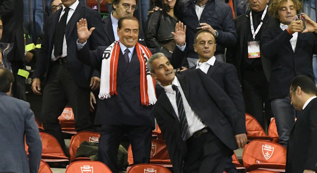 Il Monza vola, Berlusconi e la battuta 'hot': «Più forti del Milan. Ora scusate ma devo andare...» Il Monza vola, Berlusconi e la battuta 'hot': «Più forti del Milan. Ora scusate ma devo andare...»