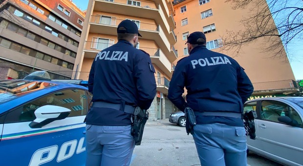 Perugia, messaggio vocale all'amico: «La faccio finita». Lo salva la polizia Perugia, messaggio vocale all'amico: «La faccio finita». Lo salva la polizia