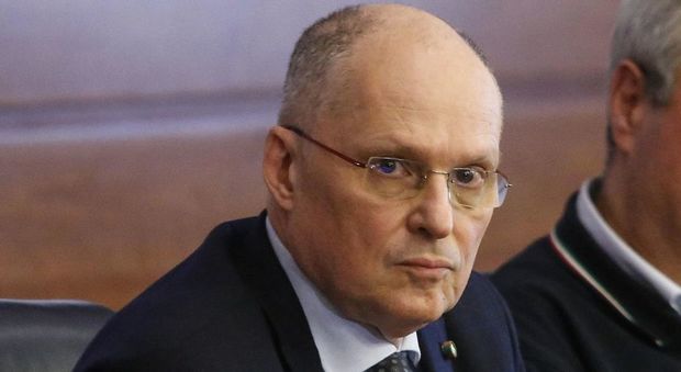 Covid, Ricciardi: «Non è più buono, ma ha meno carica virale. Riaprire le scuole in sicurezza»