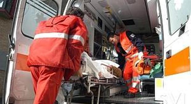 Una ambulanza durante un intervento di soccorso