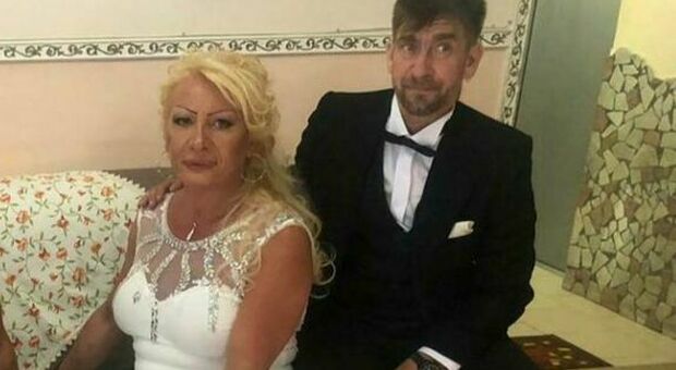Napoli festeggia il primo matrimonio trans, Samanta e Tommy finalmente sposi: «L'amore vince su tutto»