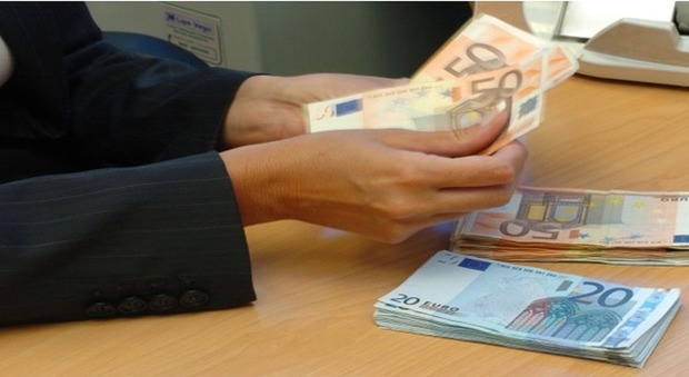 Banche, da gennaio oltre 17mila esuberi. La Cisl: "Ecatombe occupazionale" Banche, da gennaio oltre 17mila esuberi. La Cisl: "Ecatombe occupazionale"