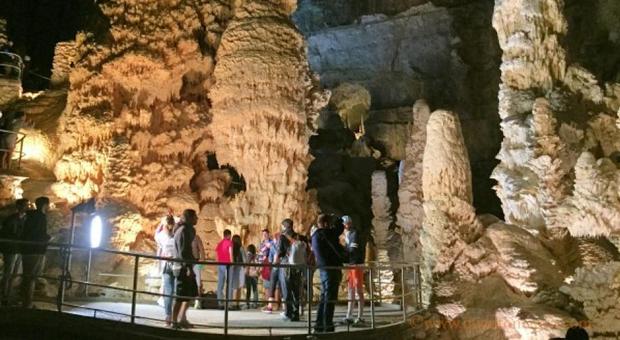 Grotte di Frasassi aperte ma solamente per piccoli gruppi