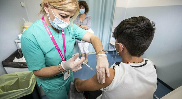 Vaccino, Ema valuta nuovi dati sulle miocarditi: «Prove insufficienti per dire che sia correlazione»