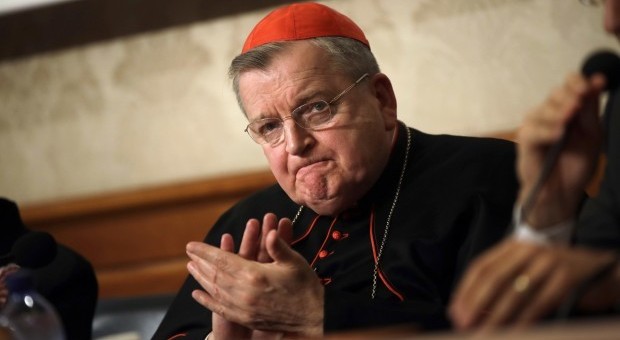 Il cardinale Burke non molla: «il Papa deve rispondere ai Dubia, deve dire solo si o no»
