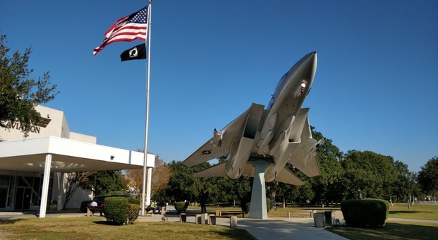 La palazzina della base militare di Pensacola vicino alla quale è avvenuto l'attentato a dicembre