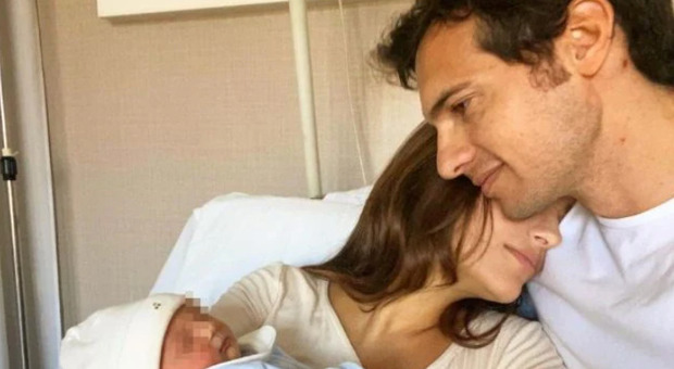 Riccardo Pozzoli diventa papà, nato il figlio con Gabrielle Caunesil: «È stato difficile ma ce l'abbiamo fatta»