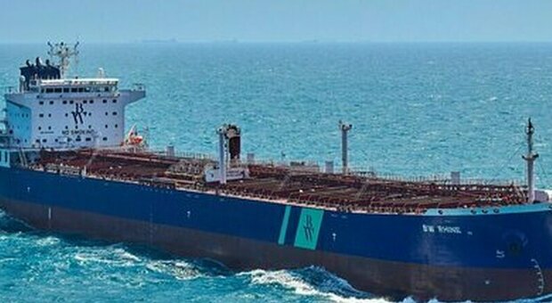 Petrolio russo, così Putin aggira le sanzioni. «Caricato sulle navi che trasportavano quello iraniano»