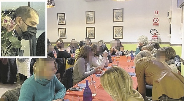 Giornalista molestata, applauso di trenta donne alla cena per Serrani: «Non trattatelo come un mostro»