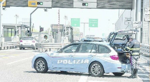 INSEGUIMENTO Si è concluso a Padova con uno scontro e due agenti feriti l inseguimento a un auto cominciato a Marghera