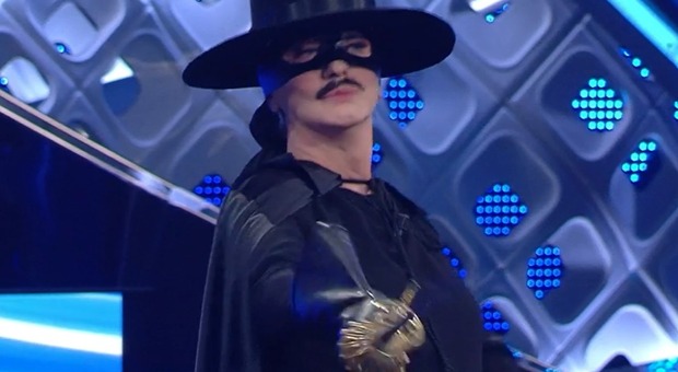 Sanremo 2022, Drusilla Foer (tra)vestita da Zorro: la stoccata al politically correct