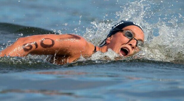 Olimpiadi, nuoto 10 km fondo: oro alla brasiliana Cunha, Rachele Bruni chiude 14esima (in lacrime): «Ho sofferto»