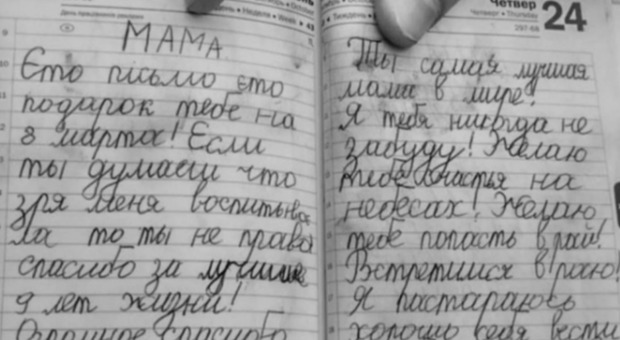 Ucraina, bimbo di 9 anni scrive alla mamma morta: «Proverò a fare il bravo per venire in paradiso da te»