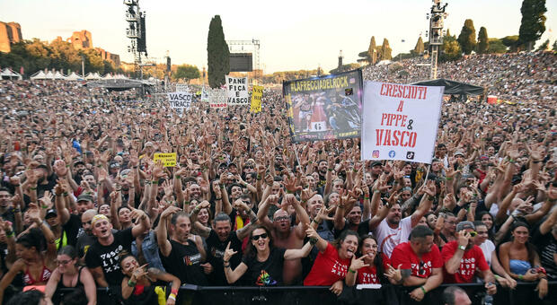 Vasco Rossi, boom di malori al concerto del Circo Massimo: 300 persone soccorse e 16 ricoveri