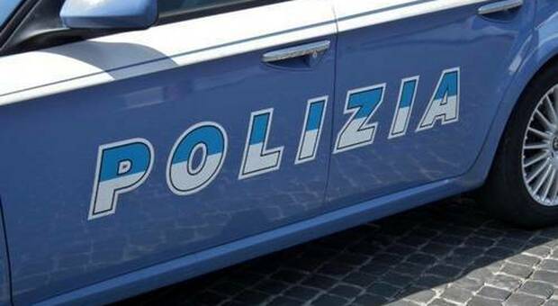 Roma, spaccio di droga all'interno del salone: due parrucchiere arrestate