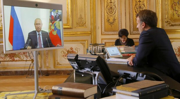Macron telefona a Putin, rischio "catastrofe" nucleare a Zaporizhzhia: il presidente russo accetta ispezione dell'Aiea alla centrale