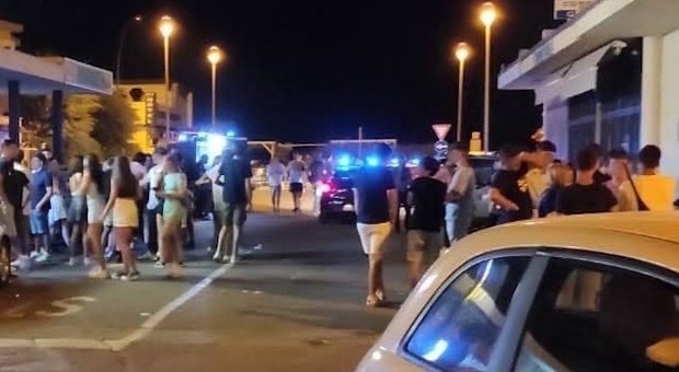 Botte e danneggiamenti a Montalto, i turisti: «Abbiamo paura di uscire la notte»