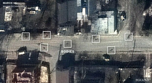 Bucha, Ny Times: il massacro avvenuto a marzo. Le foto satellitari dei cadaveri in strada smentiscono Mosca