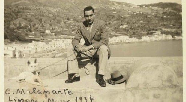 Curzio Malaparte nel 1934 a Lipari