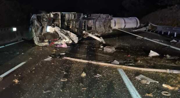 Scontro tra Tir sull'A1 a Cassino, identificate le vittime: sono tre camionisti
