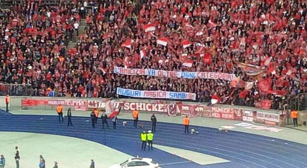 Lo striscione del gruppo Schickeria dedicato alla Samb Lo striscione del gruppo Schickeria dedicato alla Samb
