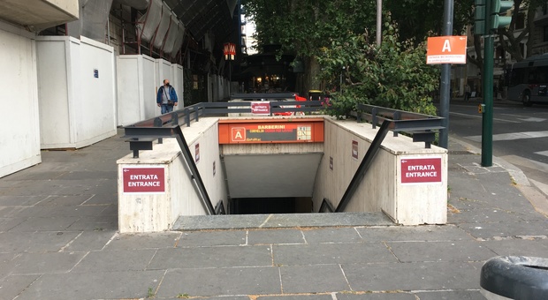 Riapre anche in ingresso la stazione della Metro Barberini Riapre anche in ingresso la stazione della Metro Barberini