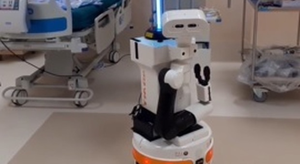 Il robot in funzione nell'ospedale di Rimini Il robot in funzione nell'ospedale di Rimini