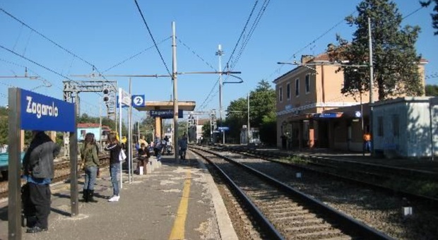 Roma, uomo investito e ucciso da un treno a Zagarolo: la stazione chiusa per tutta la notte