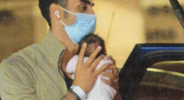 Filippo Magnin con la sua prima figlia, Mia (Instagram)
