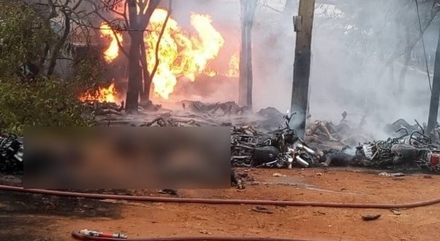 Autocisterna esplode: 68 morti carbonizzati mentre cercano di raccogliere il carburante
