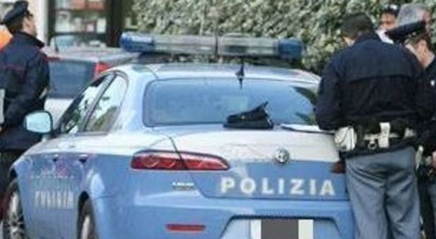 Roma, scambia cameriera per una prostituta poi cerca di violentarla: 37enne arrestato