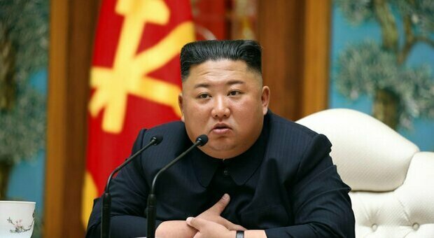 Kim Jong-un «emaciato», apprensione dei cittadini in Tv. Ma potrebbe essere una strategia del regime
