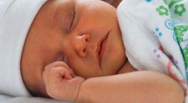 Baby fidanzatini tra i banchi di scuola Lui 12 anni, lei 13: nasce un bimbo Baby fidanzatini tra i banchi di scuola Lui 12 anni, lei 13: nasce un bimbo