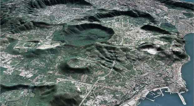 Campi Flegrei, nuova allerta. «Il supervulcano si sta ricaricando» Campi Flegrei, nuova allerta. «Il supervulcano si sta ricaricando»