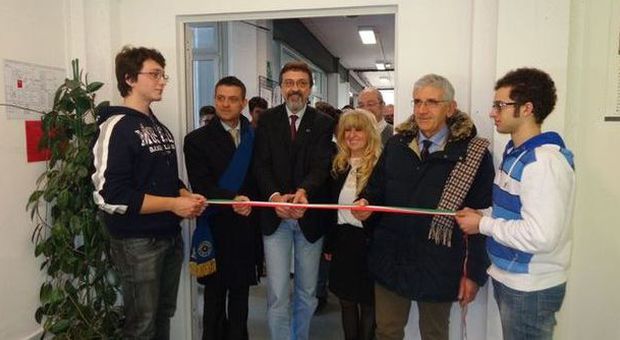 Nuovo laboratorio di fisica al liceo Umberto Dosselli supervisore speciale