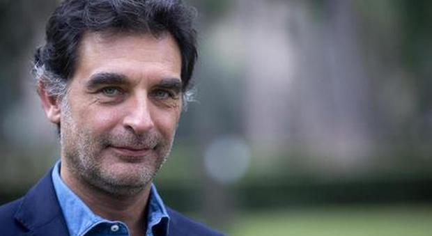 Lutto per Tiberio Timperi, l'annuncio addolorato: «È morto per coronavirus. Questa è una battaglia» Lutto per Tiberio Timperi, l'annuncio addolorato: «È morto per coronavirus. Questa è una battaglia»