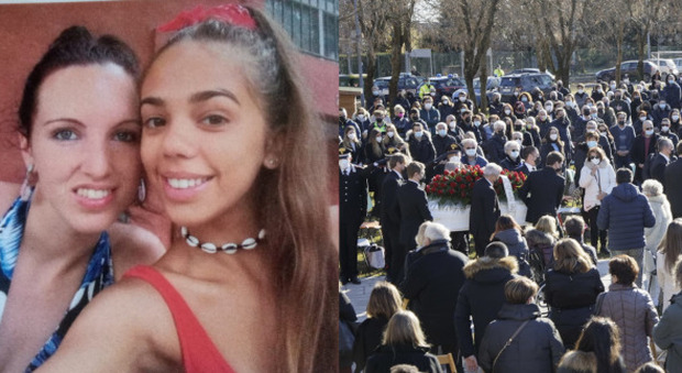 Addio Jessica e Sara, i funerali delle due ragazze morte nell'incidente in A28.