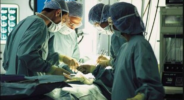 Infezione da ferite post-operatorie, più di 7.500 hanno un esito fatale: al via la campagna Johnson & Johnson