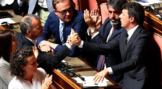 Pd, nervi tesi. I renziani accusano: «Non vogliono accordo». I sospetti su Gentiloni Pd, nervi tesi. I renziani accusano: «Non vogliono accordo». I sospetti su Gentiloni