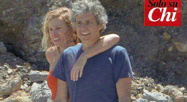 Alessia Marcuzzi e il marito Paolo Calabresi al mare (Chi)