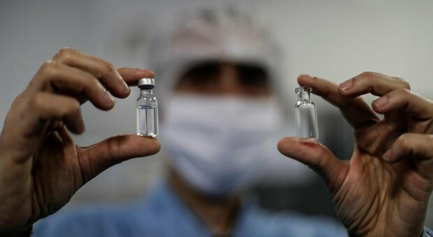 Vaccino, ecco quando arriverà: in Italia il 15 gennaio, l'Ema anticipa il via libera