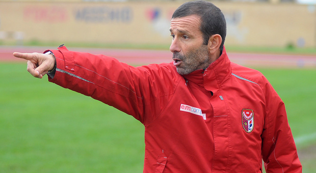 Stefano Senigagliesi esonerato dalla Sangiustese Stefano Senigagliesi esonerato dalla Sangiustese