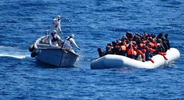 Migranti, cade l'obbligo di portarli in Italia: determinante le acque territoriali dove vengono salvati